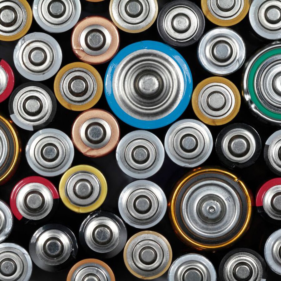 most popular types lots of 4680 and 18650 batteries